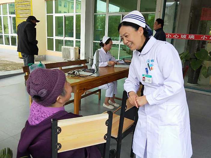 濉溪县医院“5.12护士节”义诊活动走进敬老院